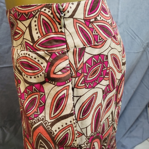 A-Line Ruffle Hem Skirt with Pockets Floral/Leaf Pink, Fuchsia, Brown Size 12 - Picture 3 of 6